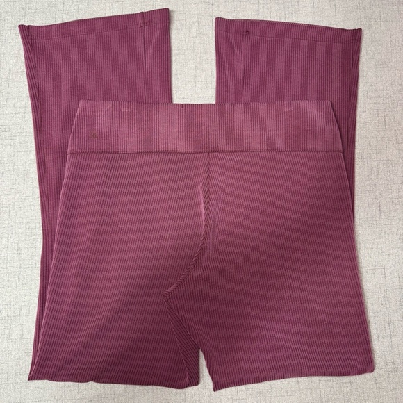 Lululemon Ribbed Softstreme Flared Pant Casual Athletic Pants Garnet 10 14 NWT - Picture 7 of 9